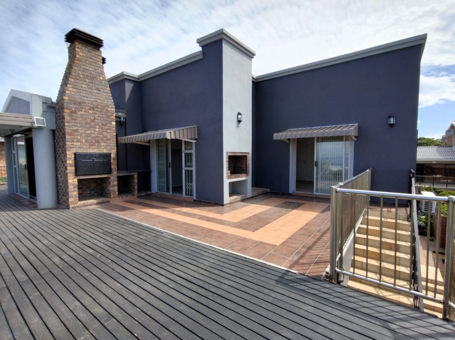 7 Bedroom Property for Sale in Wavecrest Eastern Cape